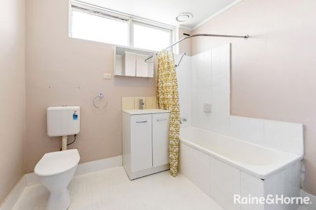 Modern 2-Bedroom Flat in the Heart of St Albans - Photo 4