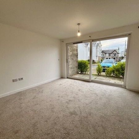 Lynwood Gardens, St. Austell, PL25 - Photo 1