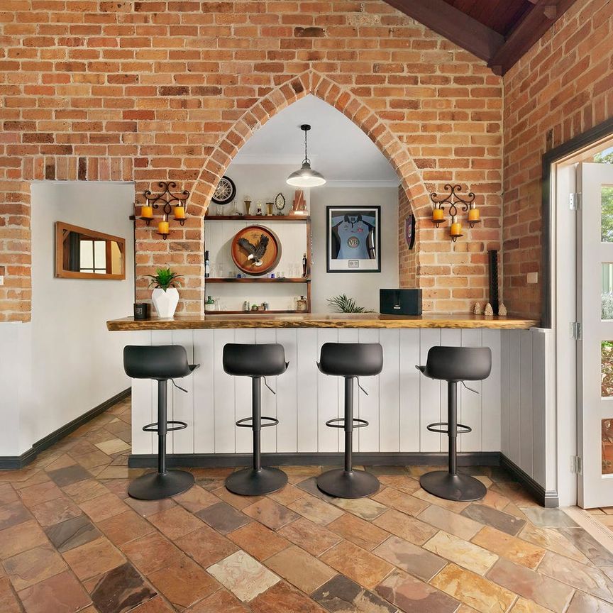 Cathedral Ceilings to Billiard Room / Spacious Living - Photo 1