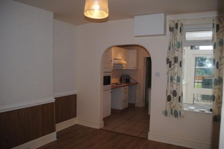 3 bedroom terraced house to rent - Photo 4