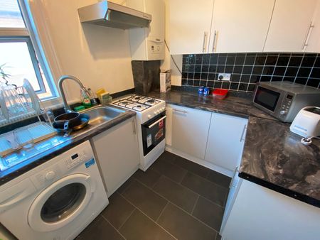 Room in a Shared House, Mora Road, NW2 - Photo 5