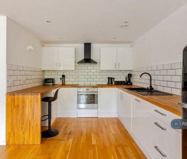 1 bedroom in a house share to rent - Photo 1