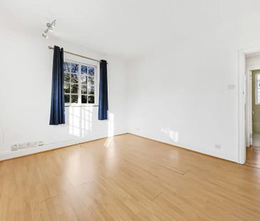 2 bedroom flat in Bloomfield Road - Photo 4