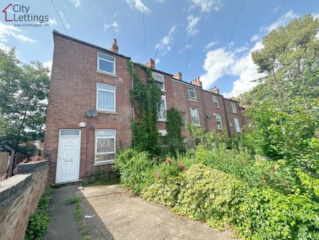 4 Bedroom Mid Terraced House - Photo 4