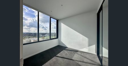 Luxurious Apartment in the Heart of Box Hill - Photo 2