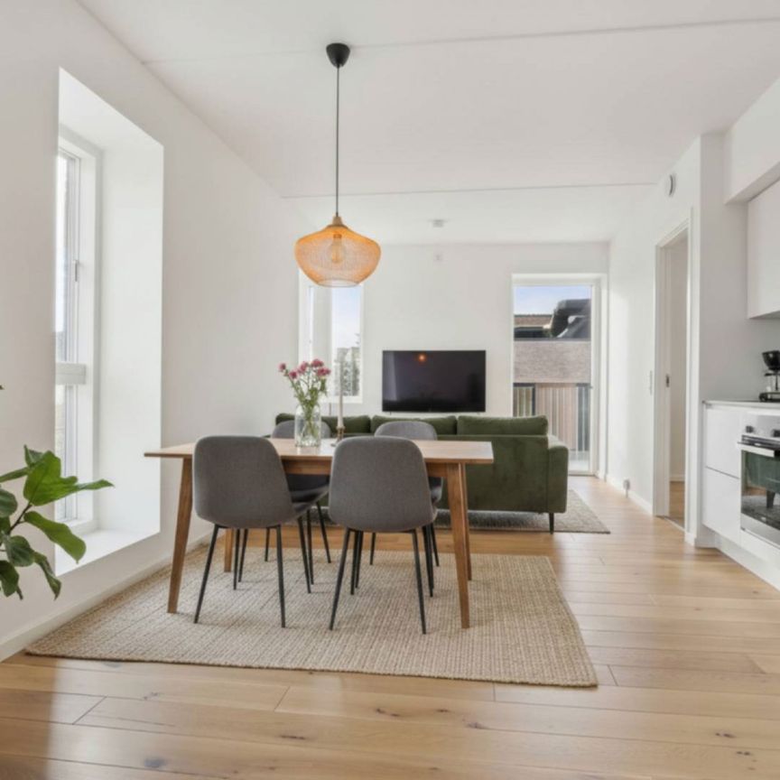 Stor og rummelig 3-værelses lejlighed med god altan og stort badeværelse - Foto 1