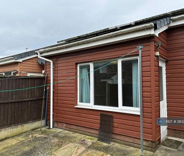 2 bedroom bungalow to rent - Photo 3