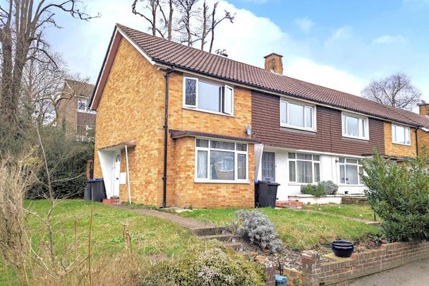 Thorsden Close, Woking, Surrey, GU22 - Photo 1