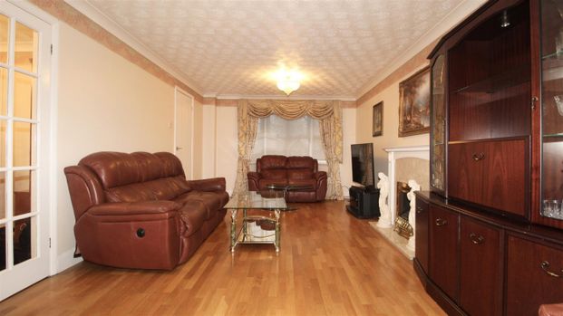 5 Bedroom House - Detached To Let - Photo 1