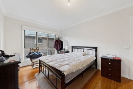 Spacious Family Townhouse - Photo 5