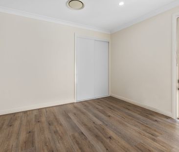 SPACIOUS FAMILY HOME WITH MULTIPLE LIVING AREAS IN COOMBABAH - Photo 4