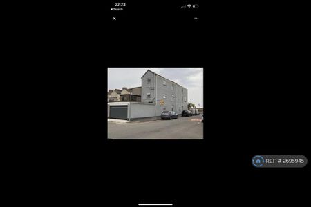 1 bedroom in a house share to rent - Photo 2