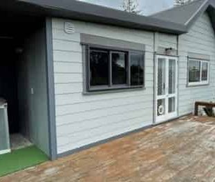 Sunny and Welcoming - Photo 4