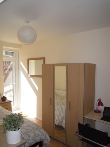 Shillingford House – Room 4 - Photo 3