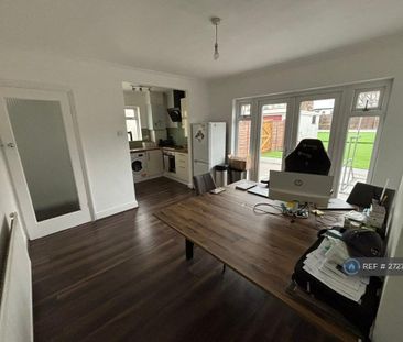 3 bedroom semi-detached house to rent - Photo 3