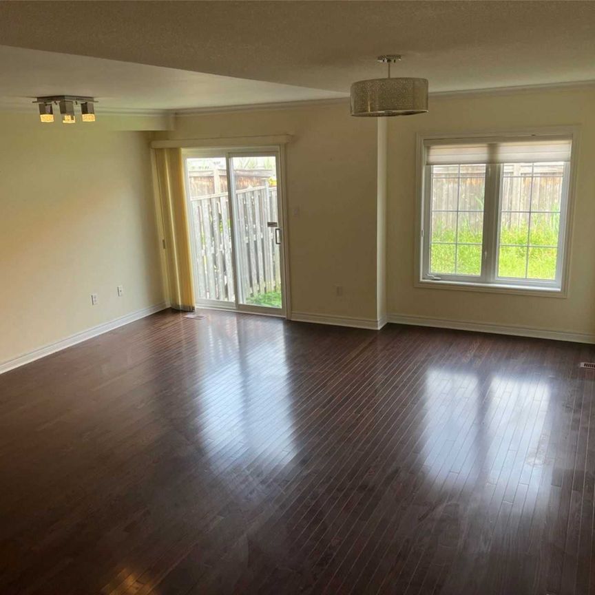 For Lease - 119 Amulet Crescent, Richmond Hill, Ontario - Photo 1