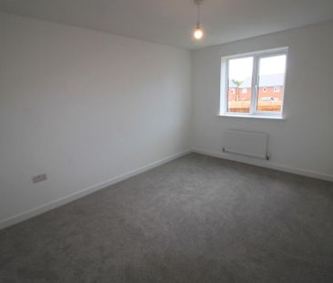 4 bedroom semi-detached house to rent - Photo 4