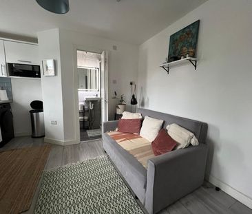 Studio Flat, Elmshaw Road, SW15 - Photo 1