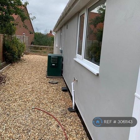 3 bedroom bungalow to rent - Photo 4