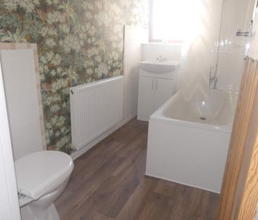 2 bedroom terraced house to rent - Photo 4