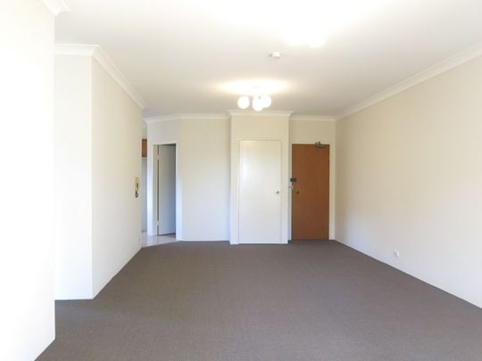 IMMACULATE 2 BEDROOM UNIT - WALK TO STATION - Photo 1