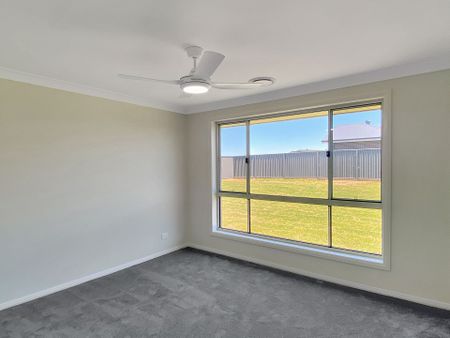 Four Bedroom Home in Popular Southlakes Estate - Photo 4