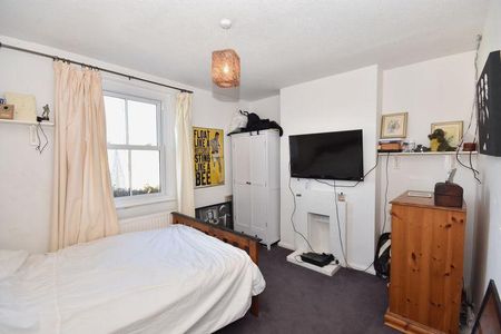 4 Borough Close, Cowbridge, The Vale of Glamorgan, CF71 7BN - Photo 4