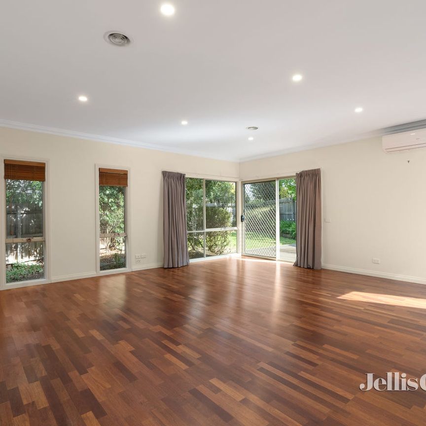 Executive Home in Quiet Court Location - Photo 1