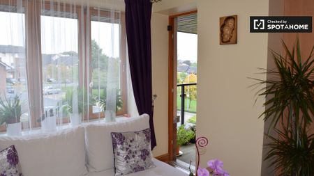 Inviting room in 2-bedroom apartment in Sandyford, Dublin - Photo 2