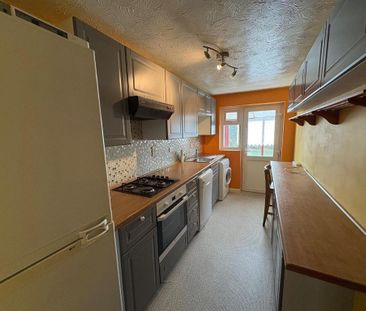 3 bedroom semi-detached house to rent - Photo 4