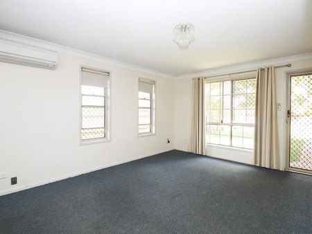 Bright & Comfortable 2-Bedroom Unit in a Fantastic Location – Walk to Uni & Shops - Photo 5