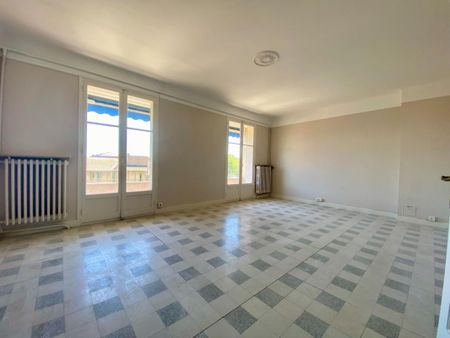Location Appartement 3 pièces 84m² AVIGNON 84000 - Photo 2