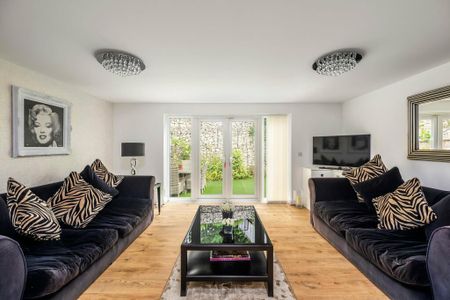 3 Bedroom Townhouse - Photo 2