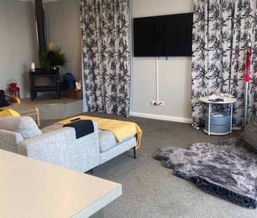 Fully Furnished - 3 Bedrooms - Work From Home! - Photo 1