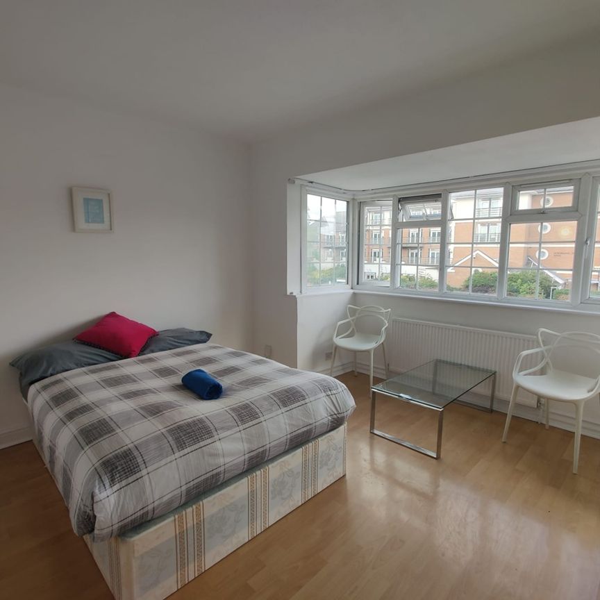 Room in a Shared Flat, Golders Green Road, NW11 - Photo 1