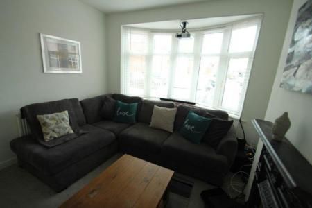 Kew Drive, Leicester - Photo 2