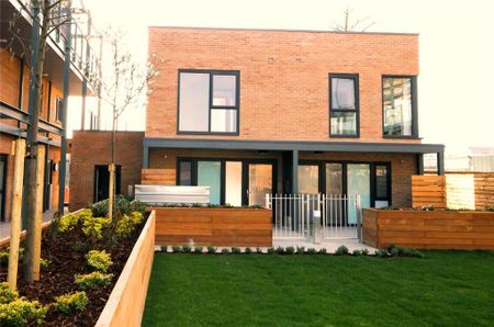 2 bedroom semi-detached house to rent - Photo 2