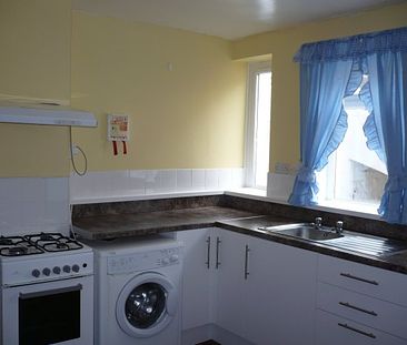 4 bed 3 storey hmo student house - Photo 2