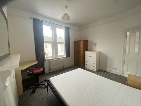 5 bedroom terraced house to rent - Photo 2