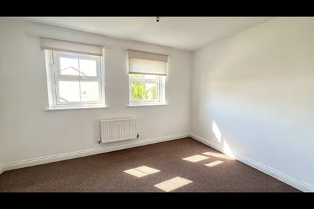 2 Bed Terraced House, Villiers Close, LU4 - Photo 4