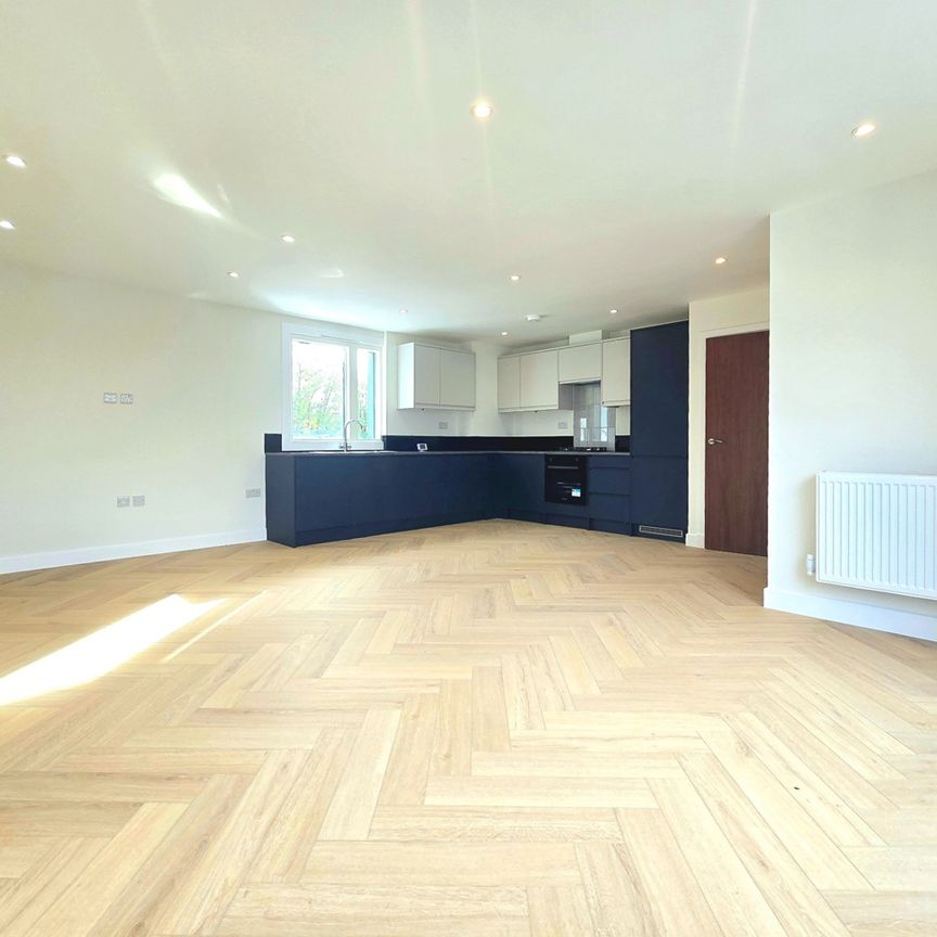 2 Bed Flat, Norbury Avenue, SW16 - Photo 1