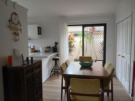 Helensvale - Photo 4