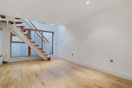 5 bedroom detached house to rent - Photo 2