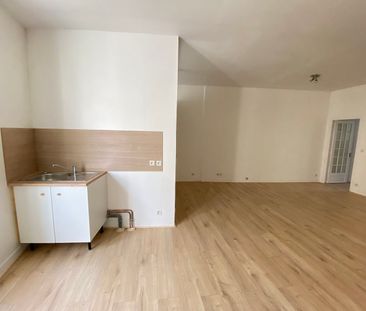 Location Appartement 1 pièce 42m² - Photo 5