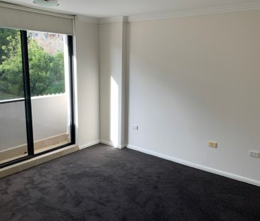 Large Apartment with an Entertainers Balcony! - Photo 4