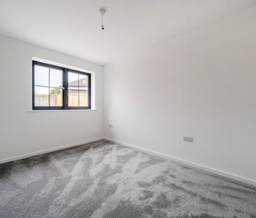 3 bedroom detached bungalow to rent - Photo 2