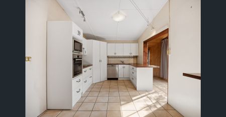 Three bedroom home on equestrian property in Oakbank - Photo 3