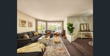 Luxury Mansion: Furnished 5-Bedroom Home with Park Views and Solar Benefits - Photo 2