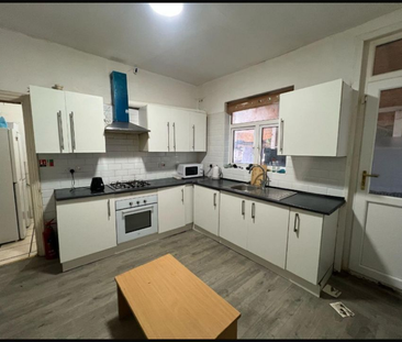 1 bedroom in a house share to rent - Photo 3