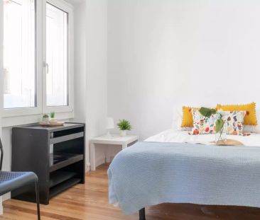 Room in a shared 7-bedroom apartment for rent in Sol, perfect for p... - Photo 1